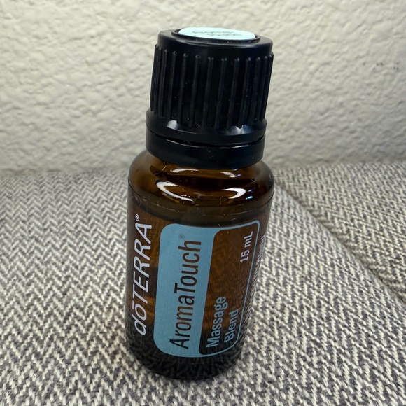 AromaTouch Massage Blend — DoTERRA, 15ml - Picture 2 of 11